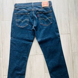 👖: Levi’s 511 Men’s Jeans